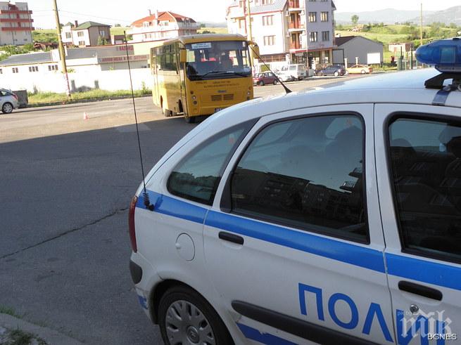 Безумие! Пиян шофьор на ученически автобус причини инцидент в Карлово 