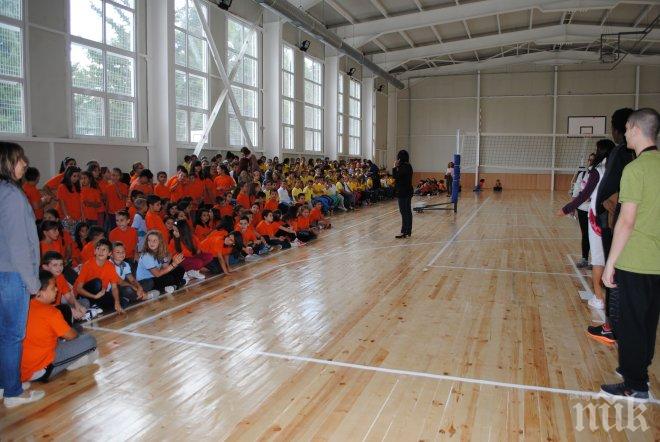 10 нови физкултурни салона в столичните школа