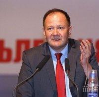 Михаил Миков: Президентът да не хвърля захарче на народа