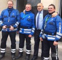 ПЪРВО в ПИК! Белгийски полицаи се щракнаха с Бойко Борисов! Премиерът пристигна с фалкона за Съвета на министрите от ЕС! (обновена)
