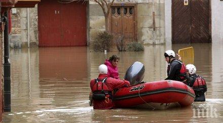 помага македония наводненията