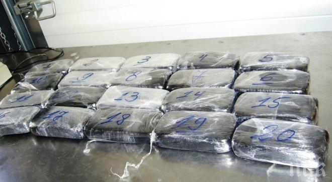 Хероин за 1 млн. лв. откриха в сръбски ретро автомобил митническите служители на Капитан Андреево