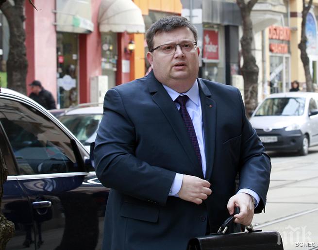 Отсъствие на Христо Иванов отложи дебат за неотложни ремонти на сгради