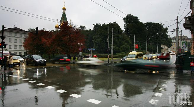 Пролетта пак си отива, днес се изсипват нови порции дъжд и сняг