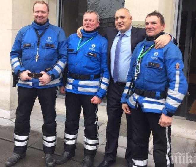 ПЪРВО в ПИК! Белгийски полицаи се щракнаха с Бойко Борисов! Премиерът пристигна с фалкона за Съвета на министрите от ЕС! (обновена)