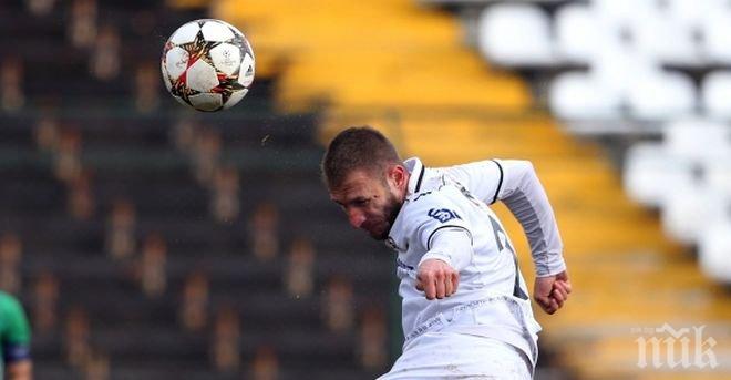 В Славия забиват грешника Везалов на пейката

