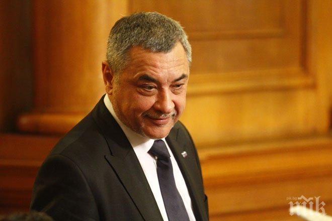 Глуповатичка реч, отсече Симеонов за обръщението на Плевнелиев