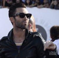 Бившата приятелка на Адам Лавин очаква дете 