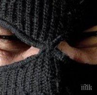 Кошмар! Мъж, въоръжен с мачете, вилнее на летище в Ню Орлиънс