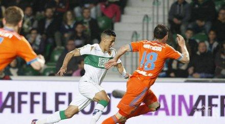 валенсия доближи лидерите разгром елче