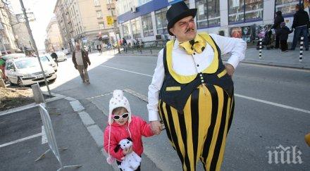 директорът столичният куклен театър работим всеотдайно подаряваме усмивки децата