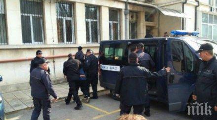 разкрития драмата варненския мол полицаи здрависвали охранителите побойници сякаш добри приятели видео