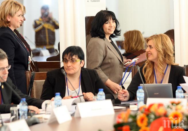 Министър Петкова: България ще работи интензивно за участие в Европейския енергиен съюз