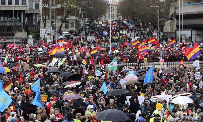 Маршът на достойнството събра хиляди в Мадрид