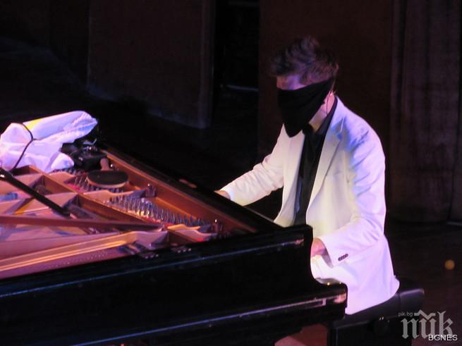 Уникална битка между два рояла вдигна на крака публиката в Русе