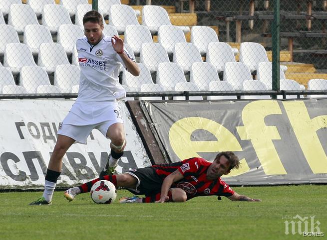 Ради Василев наказа Локо Пловдив с 2 гола