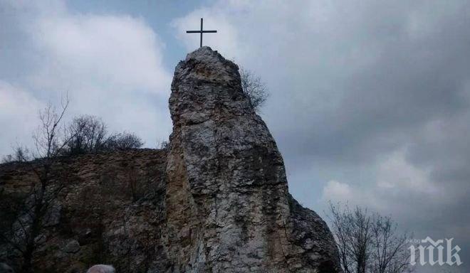 Почитаме жертвите на тоталитарния режим от лагера в Ловеч