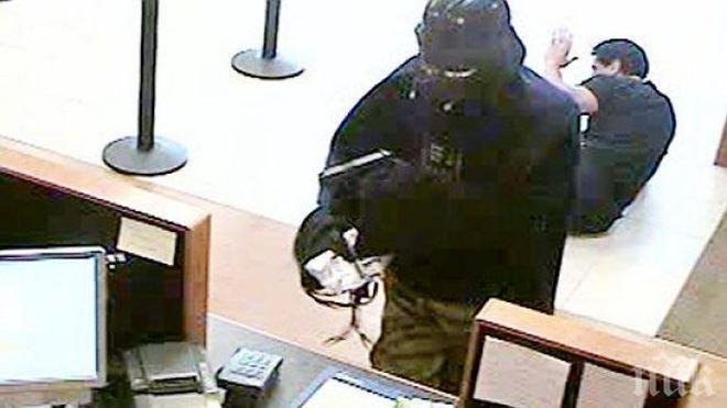 Дарт Вейдър обра банка (снимки+видео)