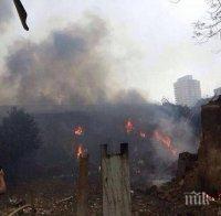 Хеликоптер падна върху къща, пилотът загина