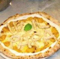 Папата получи подарък пица
