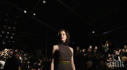 дикинсън пенсионира подиума модния свят