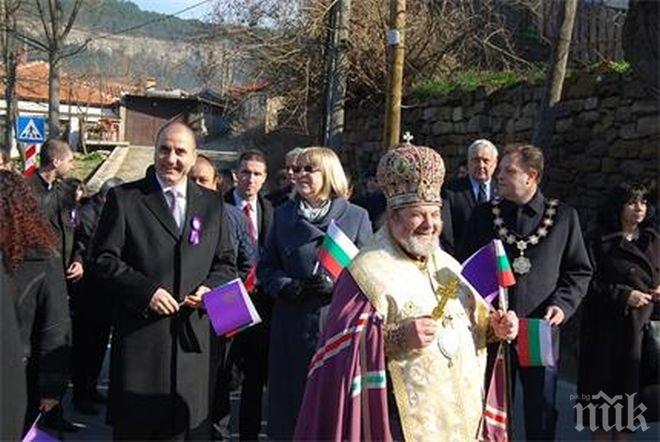 Цветанов и Цачева се включиха в празничното шествие за празника на Велико Търново	