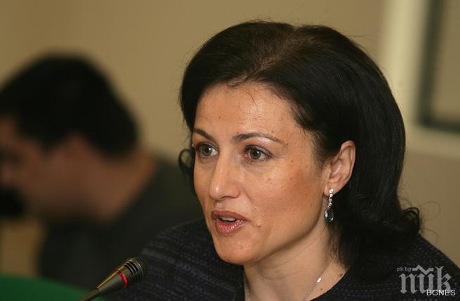 Танева: Раздържавяването от 90-те години разпокъса земята