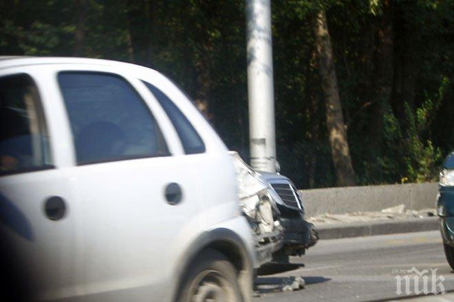 Двама загинали във войната по пътищата