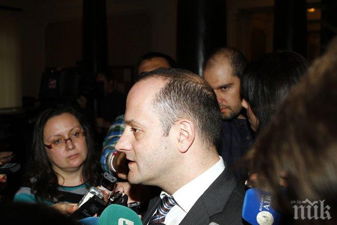 Желанието на Радан да се прави на човек от народа вбеси приятелите му: Реформаторският блок е крадливо племе! Време е да станеш мъж!