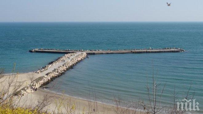 Жена се метна в морето край варненския плаж