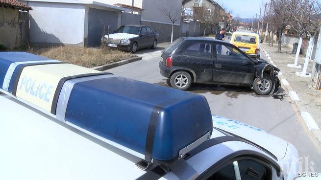 Бясна гонка на полицията с неправоспособен шофьор