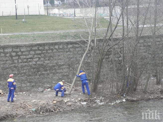 Почистиха коритото на река Бистрица в Благоевград