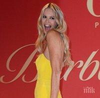 Макферсън създаде едноименно женско бельо