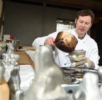 Най-скъпият шоколадов великденски заек в света тежи 5 кг