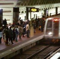 Човек загина в метрото в Москва