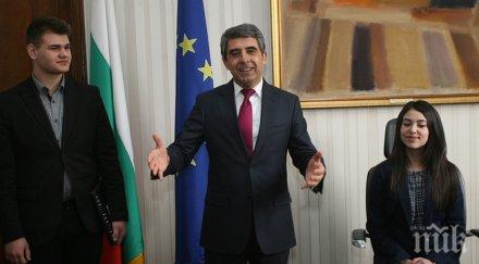 президентът един ден иска референдум