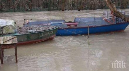 реки опасност достигане висок праг