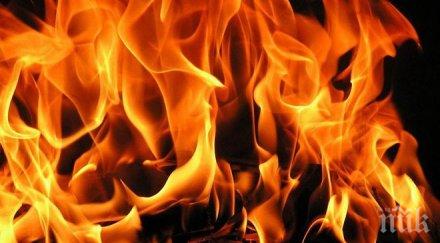 пожар бушува дърводелски цех бургас