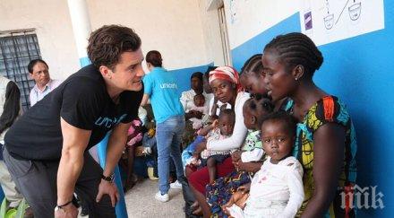 орландо блум посети болни ебола либерия