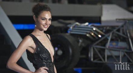 критикуват гал гадот заради малкия бюст