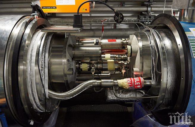 Неочакван проблем забавя пускането на големия колайдер  