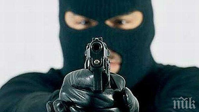 Мъж взе заложници в турска банка, за да спаси болното си дете