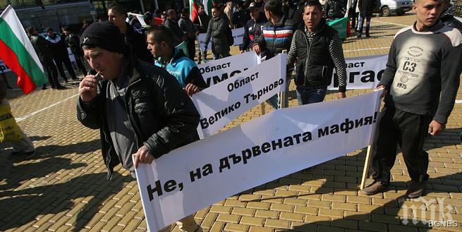 Износители на дървесина ще блокират границата