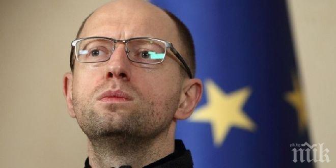 Яценюк може да бъде сменен от финансовия министър
