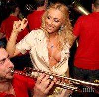 Само в ПИК! Ето я баровската къща на Камелия в София - чалга дивата с имот за 300 бона в топцентъра! (папарашки снимки)