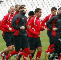 ЦСКА тренира с усмивка въпреки злостните удари! (снимки)