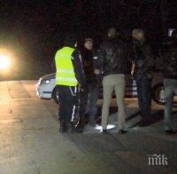 Сапьори претърсват за бомби извън взривения склад в Иганово