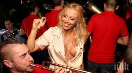 фурор скандалната камелия засне българската версия нюанса сиво