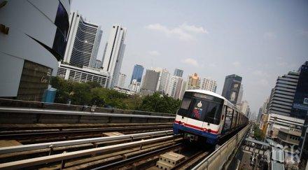 нова ужасяваща катастрофа два влака сблъскаха тежко тайланд души ранени четирима критично състояние обновена видео