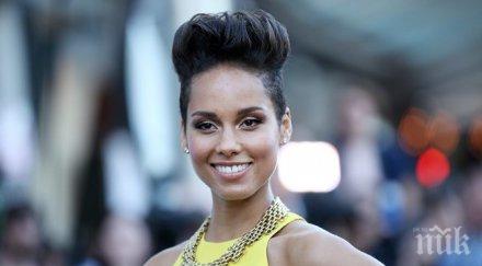 алиша кийс получава награда благотворителност